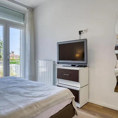 Nika By Interhome Apartman *