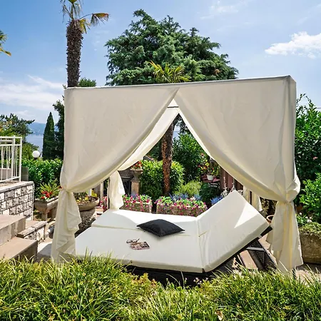 Nika By Interhome Apartman *